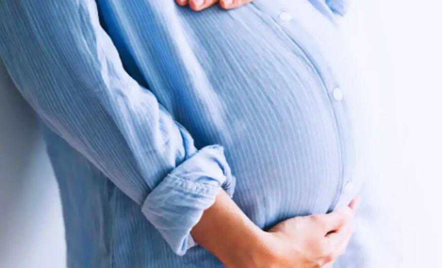 孕6周右侧卵巢有黄体囊肿正常吗？
